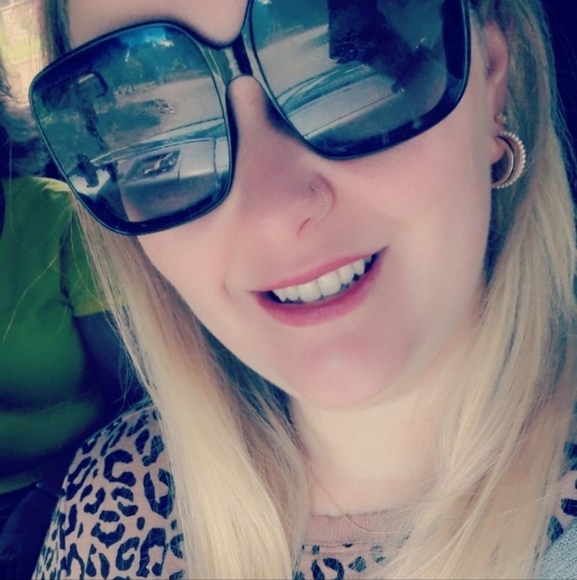 Meet your Posher, Melania - Picture 1 of 1